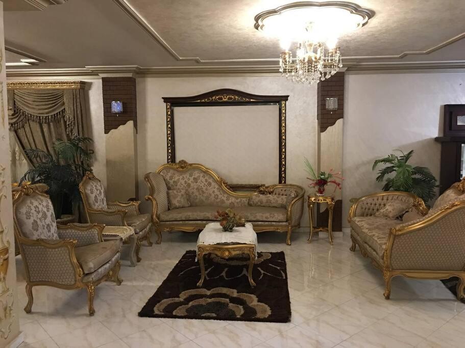 Apartamento Royal Pyramids Palace *