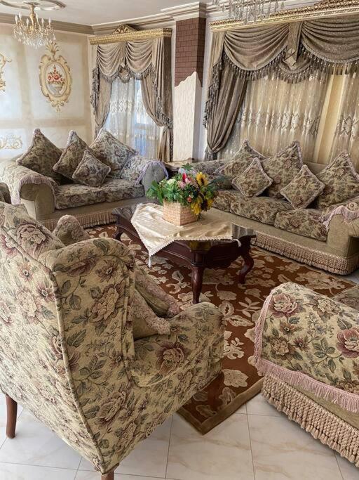 Royal Pyramids Palace Apartment *
